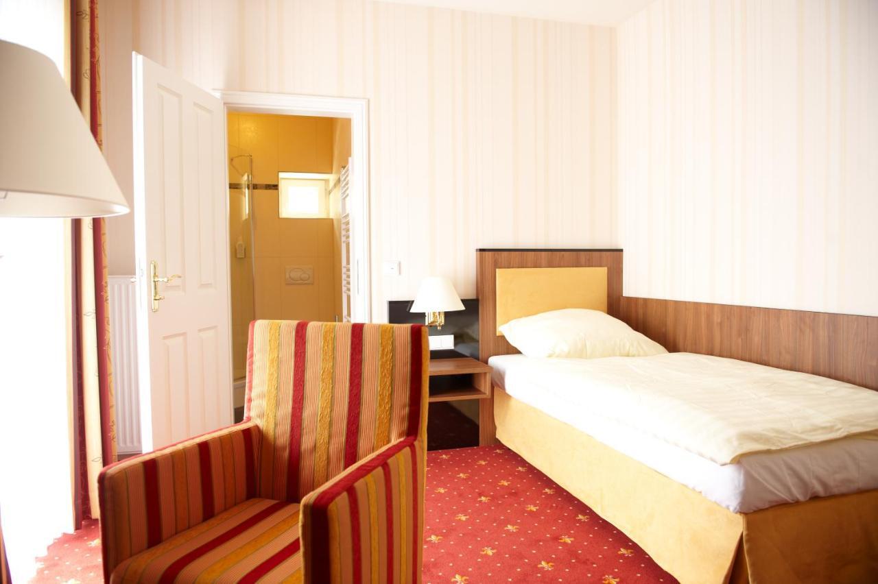 Alte Landratsvilla Hotel Bender Westerburg  Eksteriør bilde