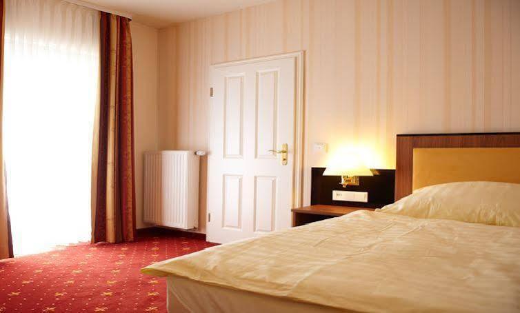 Alte Landratsvilla Hotel Bender Westerburg  Eksteriør bilde